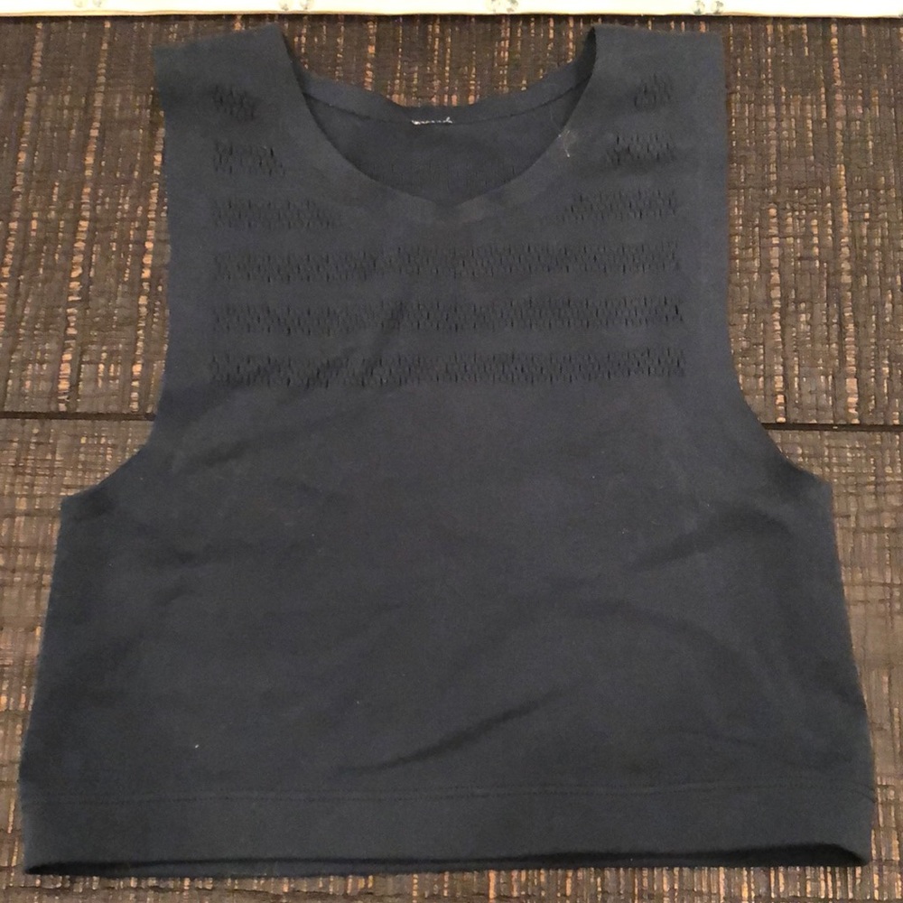 Lululemon crop top. Dark green. size 2